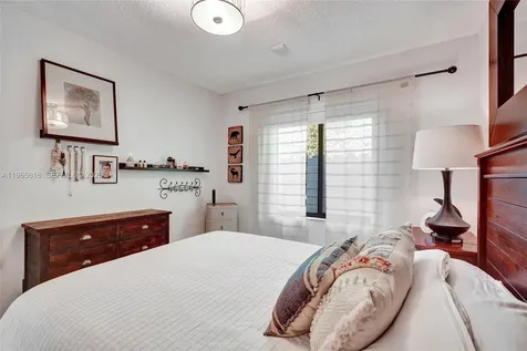 471 SW 92nd Passage Miami FL 33174