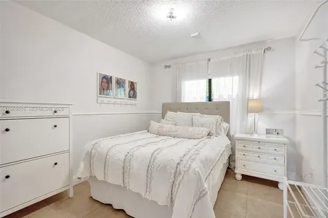 471 SW 92nd Passage Miami FL 33174