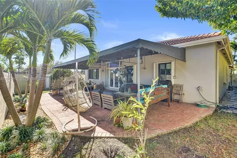 471 SW 92nd Passage Miami FL 33174