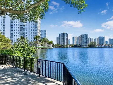 2780 NE 183rd Street Aventura FL 33160