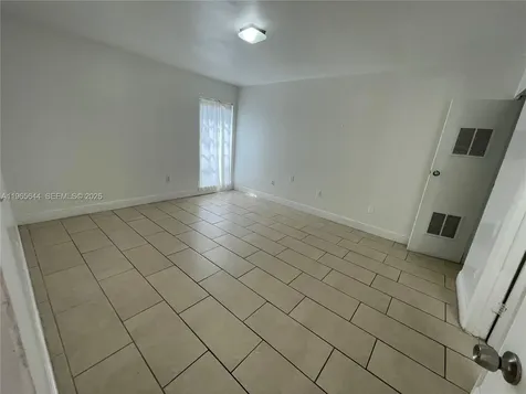 4721 NW 7th Street Miami FL 33126