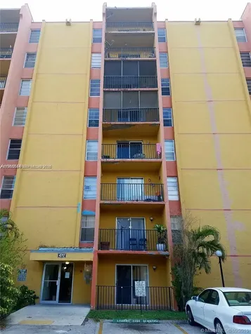 4721 NW 7th Street Miami FL 33126