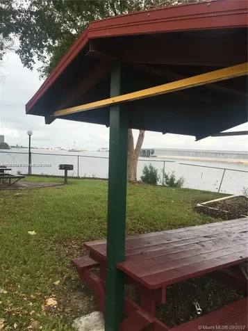 4721 NW 7th Street Miami FL 33126