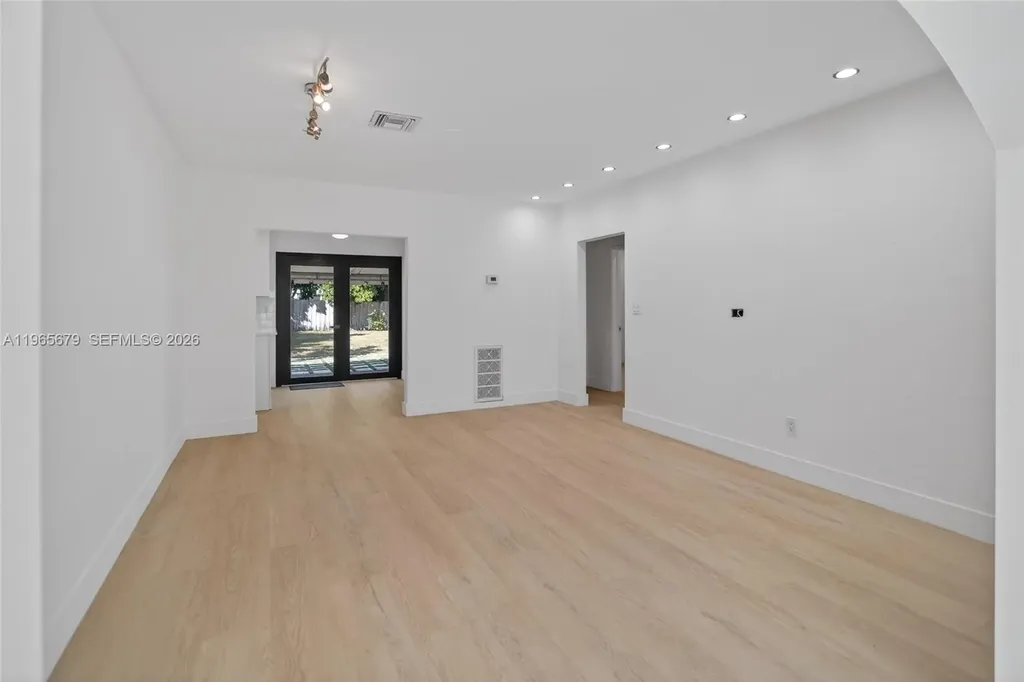 1113 N Victoria Park Road Fort Lauderdale FL 33304