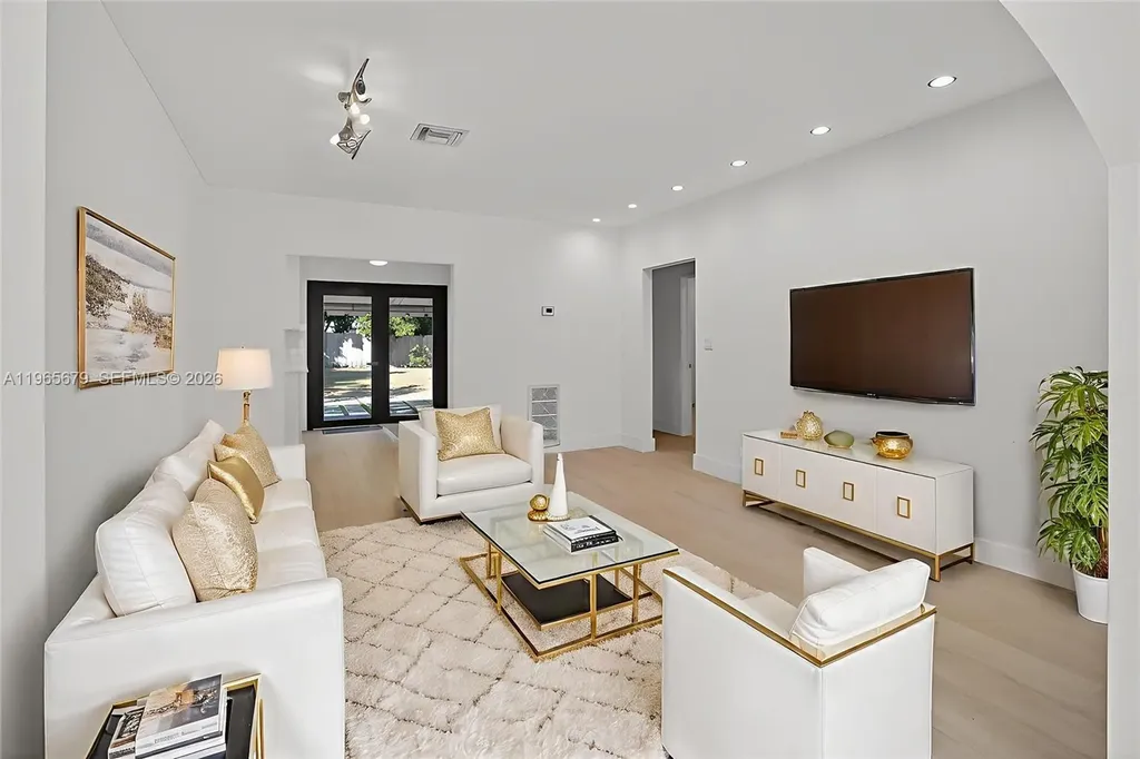 1113 N Victoria Park Road Fort Lauderdale FL 33304