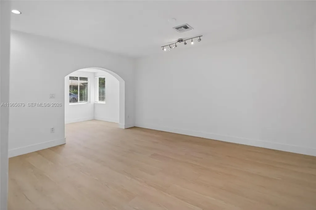 1113 N Victoria Park Road Fort Lauderdale FL 33304