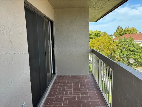 1121 SW 122 Avenue Miami FL 33184