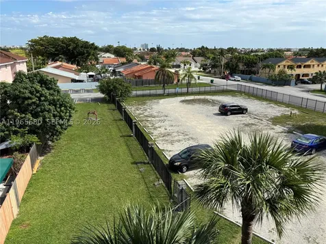 1121 SW 122 Avenue Miami FL 33184