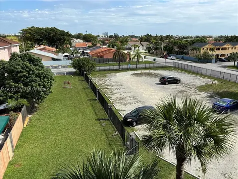 1121 SW 122 Avenue Miami FL 33184
