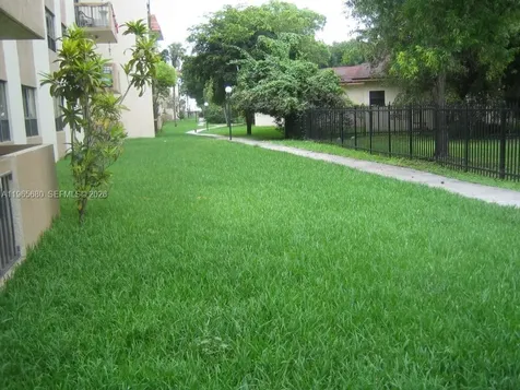 1121 SW 122 Avenue Miami FL 33184