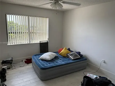 1121 SW 122 Avenue Miami FL 33184