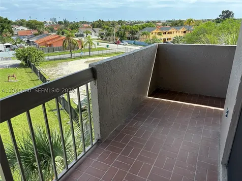 1121 SW 122 Avenue Miami FL 33184