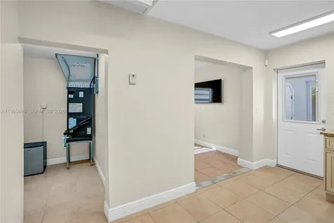 481 E Commercial Boulevard Oakland Park FL 33334