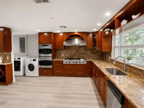 901 SW 121 Avenue Davie FL 33325