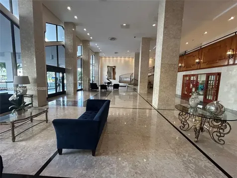5601 Collins Avenue Cu-9 Miami Beach FL 33140
