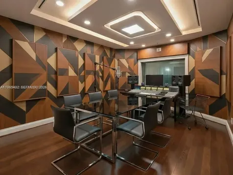 5601 Collins Avenue Cu-9 Miami Beach FL 33140