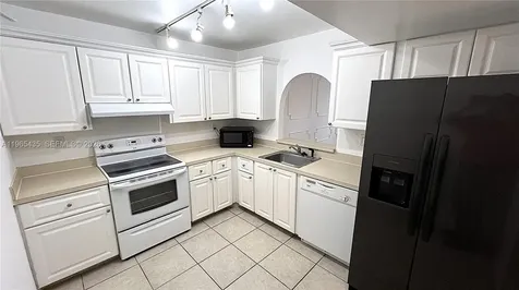 711 N Pine Island Road Plantation FL 33324