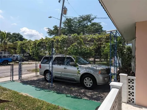 3740 W 5th Court Hialeah FL 33012