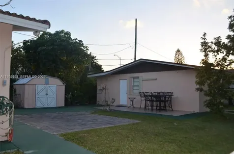 3740 W 5th Court Hialeah FL 33012