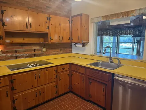 11820 SW 69th Court Pinecrest FL 33156