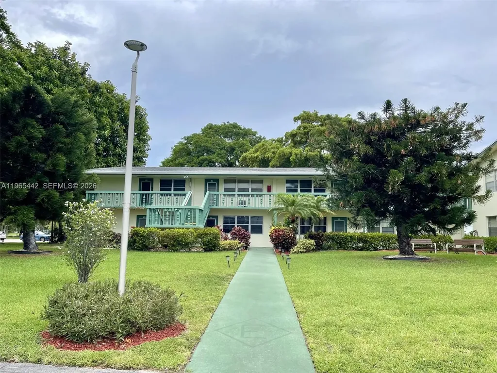 118 Upminster E Deerfield Beach FL 33442