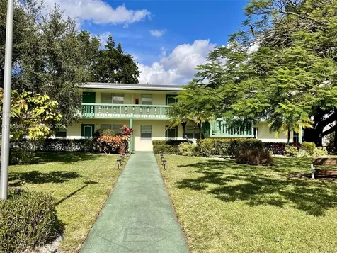 118 Upminster E Deerfield Beach FL 33442