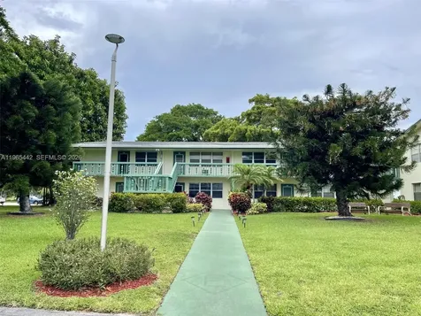 118 Upminster E Deerfield Beach FL 33442
