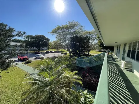 118 Upminster E Deerfield Beach FL 33442