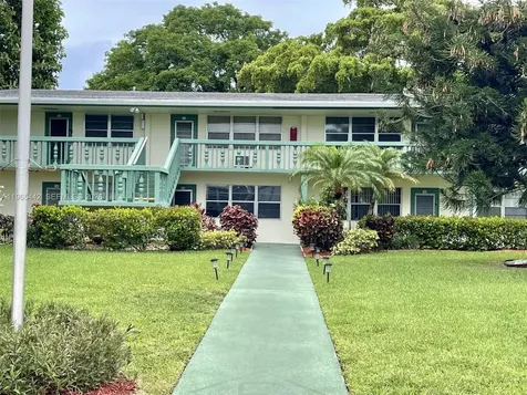 118 Upminster E Deerfield Beach FL 33442