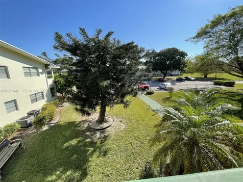 118 Upminster E Deerfield Beach FL 33442