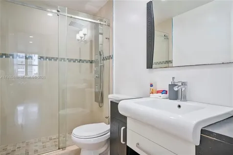 5601 Collins Avenue Miami Beach FL 33140