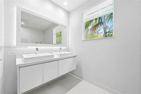 10530 NW 63rd Terrace Doral FL 33178