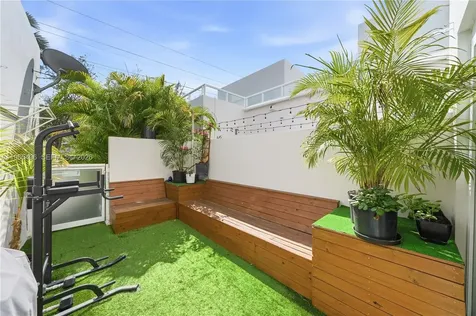 10530 NW 63rd Terrace Doral FL 33178