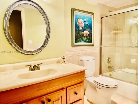 2555 Collins Avenue Miami Beach FL 33140