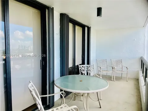 2555 Collins Avenue Miami Beach FL 33140
