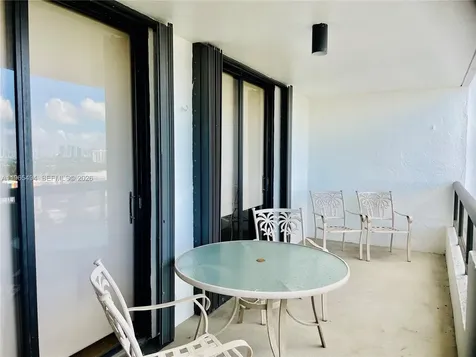 2555 Collins Avenue Miami Beach FL 33140