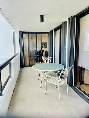 2555 Collins Avenue Miami Beach FL 33140