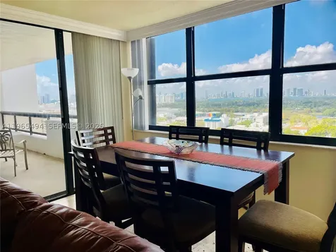 2555 Collins Avenue Miami Beach FL 33140