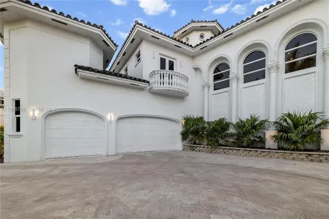 16479 NE 30th Avenue North Miami Beach FL 33160