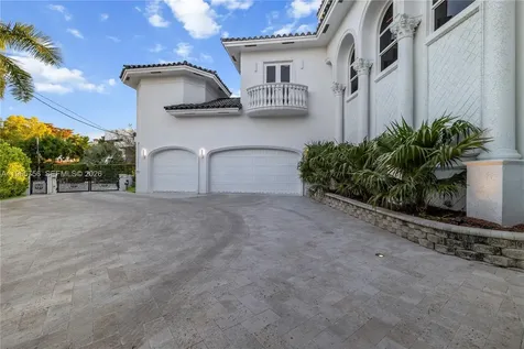 16479 NE 30th Avenue North Miami Beach FL 33160
