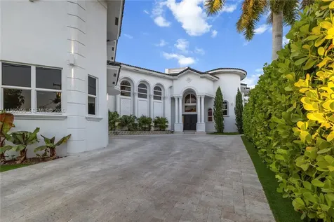 16479 NE 30th Avenue North Miami Beach FL 33160