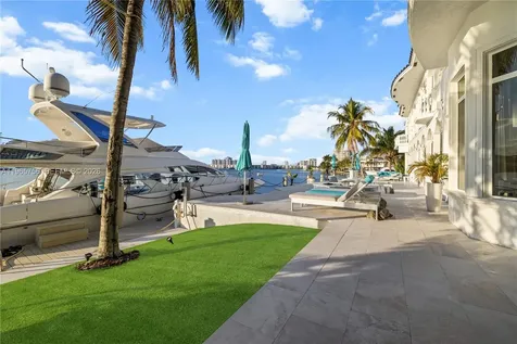 16479 NE 30th Avenue North Miami Beach FL 33160
