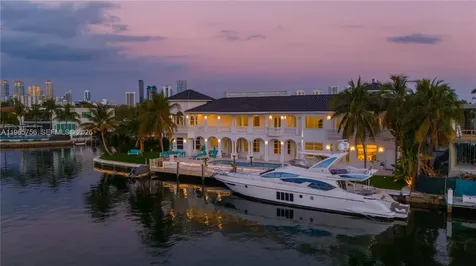 16479 NE 30th Avenue North Miami Beach FL 33160