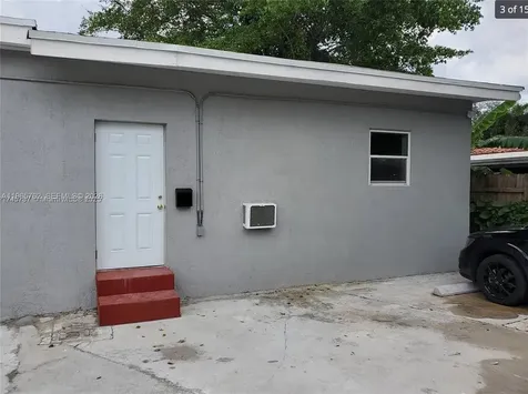 2425 NW 28th Street Miami FL 33142