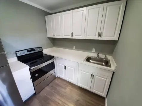 2425 NW 28th Street Miami FL 33142