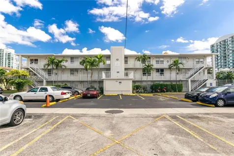 7917 West Drive North Bay Village FL 33141