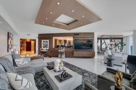 2711 S Ocean Drive Hollywood FL 33019
