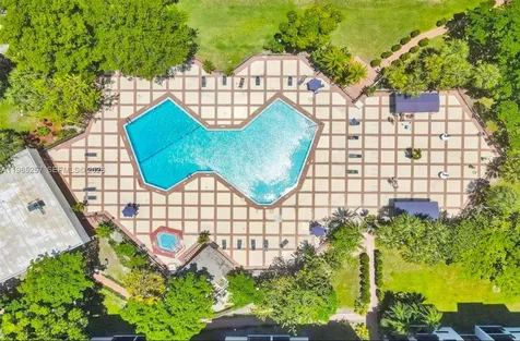 17011 N Bay Road Sunny Isles Beach FL 33160