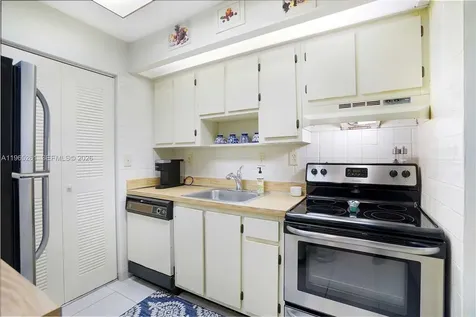 927 NE 199th Street Miami FL 33179