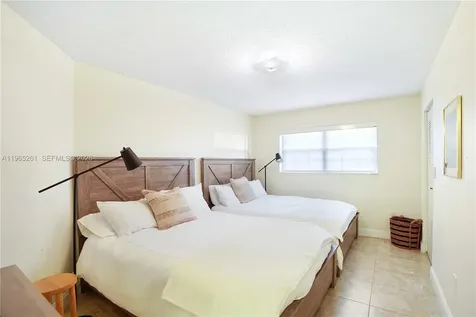 927 NE 199th Street Miami FL 33179